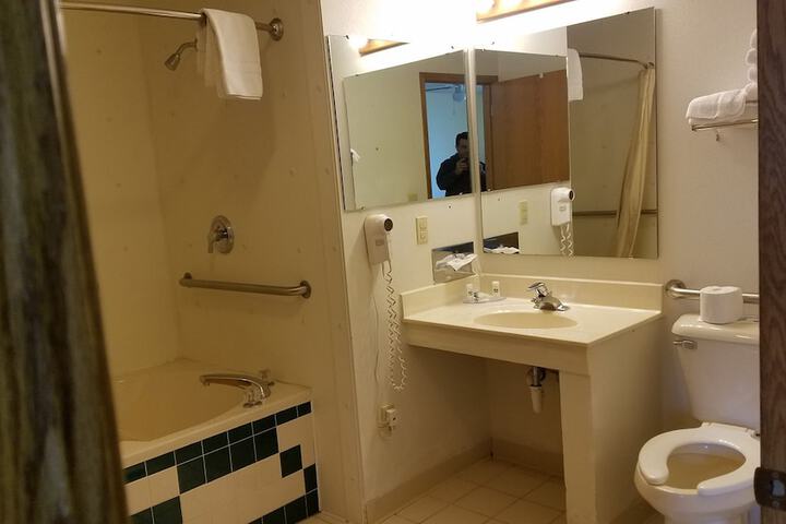 Room 14 of 37
