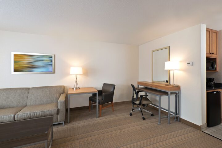 Room 33 of 62