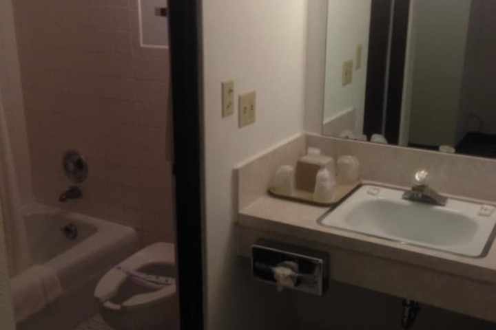 Room 21 of 33