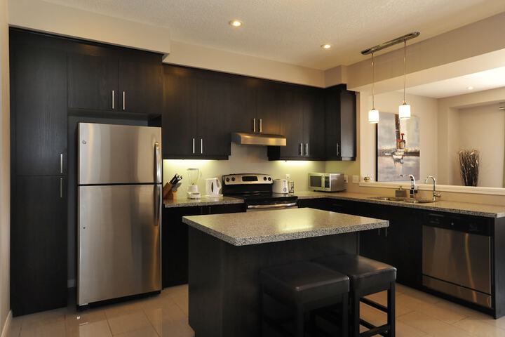 Boardwalk Homes - Executive Guest Rooms & Townhomes