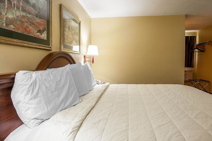 Econo Lodge Newton