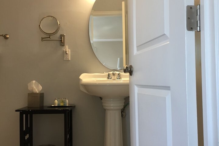 Beach Bungalow Inn and Suites