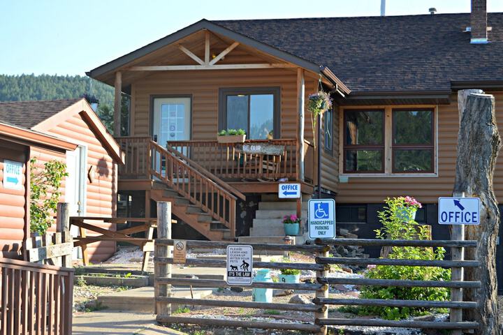 No Name City Luxury Cabins & RV