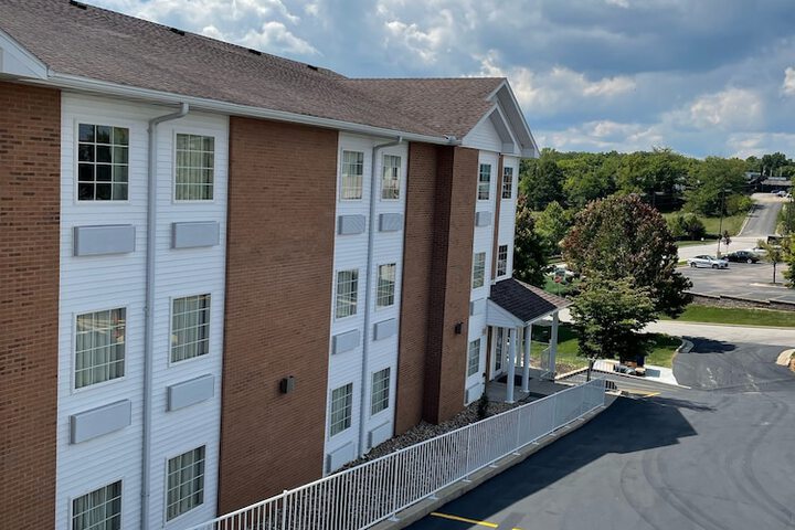 Hotel 2 of 32