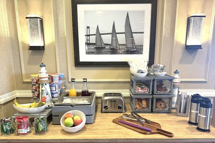 Newport Beach Hotel & Suites