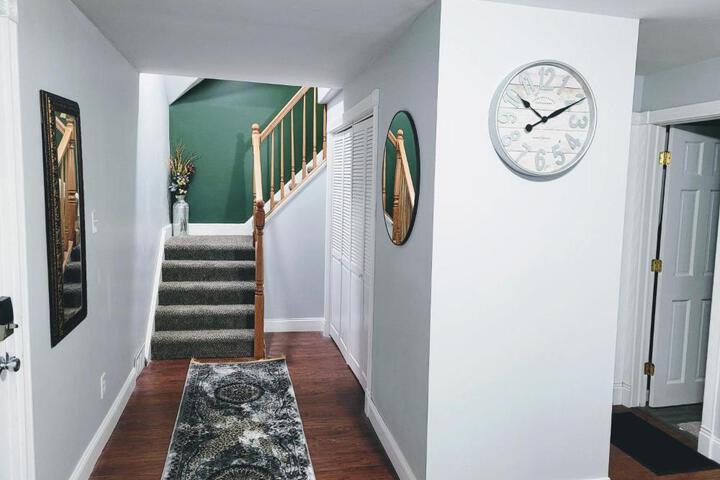 Nice house with private parking king bed fenced yard