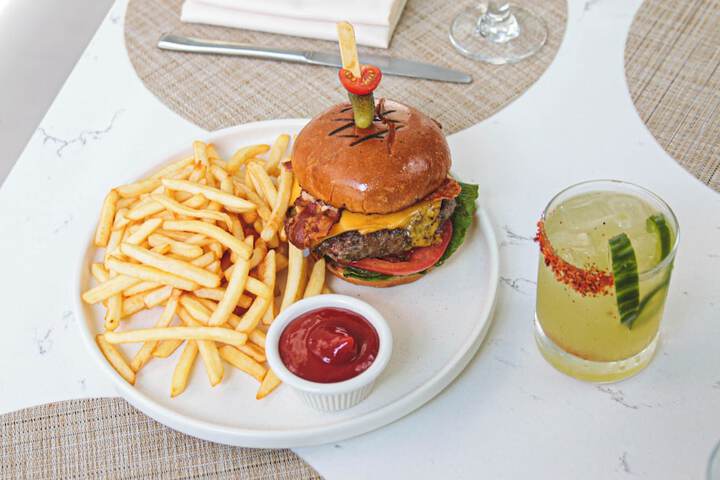 Dining 92 of 106