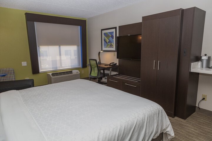 Room 17 of 32