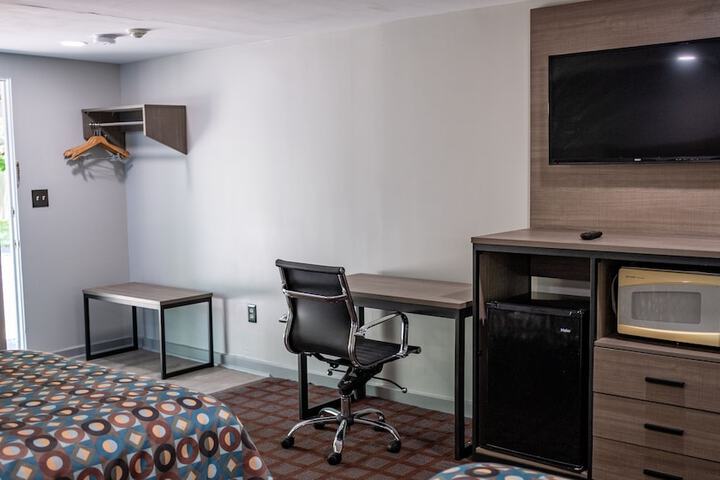Room 13 of 36