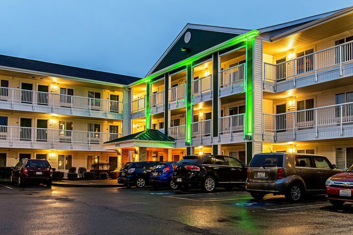 HomeTowne Studios by Red Roof Tacoma - Puyallup