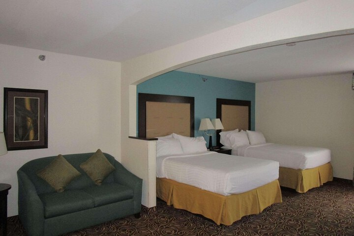 Country Inn & Suites by Radisson Murrells Inlet, SC