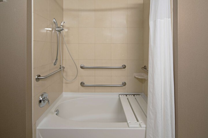 Room 15 of 32