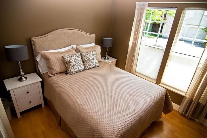 Room 4 of 12
