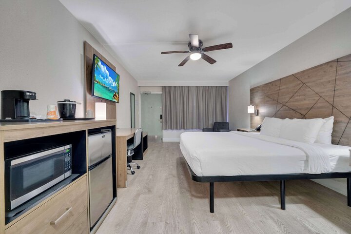 Room 34 of 77
