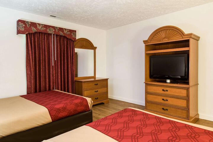 Room 8 of 33