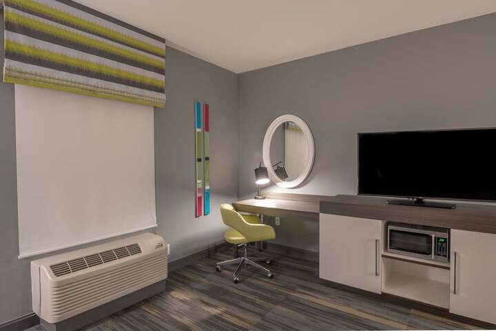 Room 33 of 61