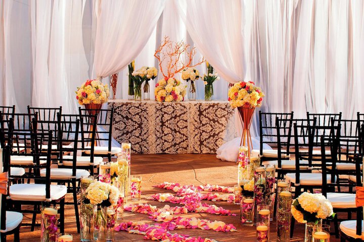Ballroom/Hall 107 of 114