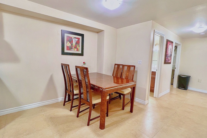 Cozy Rooms in Bright Walkout Suite - Newly Renovated 2026