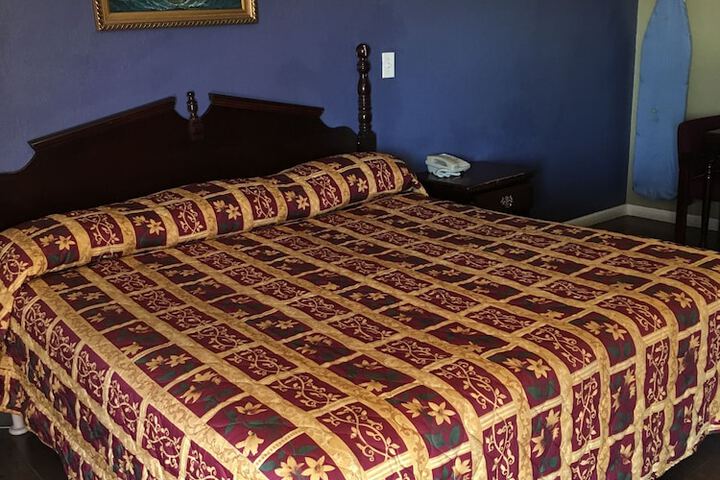 Room 9 of 32
