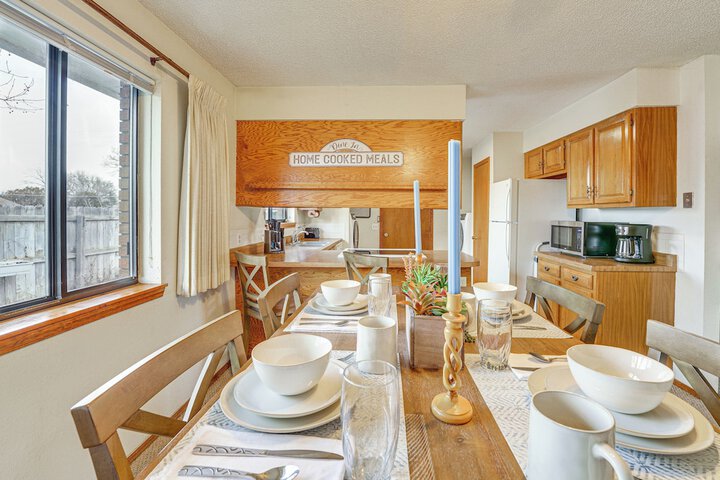 Downtown Delta Condo 34 Mi to Black Canyon!