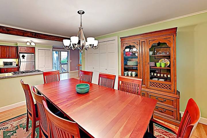 New Listing! Serene East End : Steps To Sand 3 Bedroom Condo