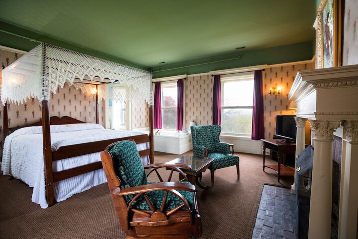 Room 79 of 112