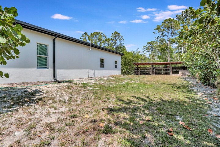 6BR Sleeps 15 Pool BBQ Firepit Games Stables More!