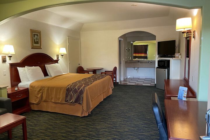 Room 10 of 11