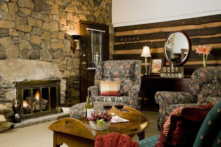 1906 Pine Crest Inn
