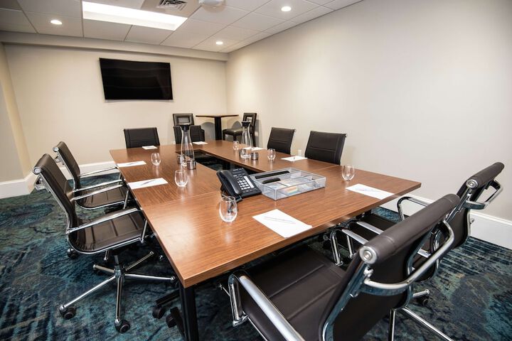 Redmont Hotel Birmingham Curio Collection by Hilton