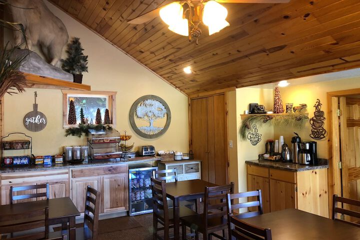 Breakfast/Coffee Service 95 of 112