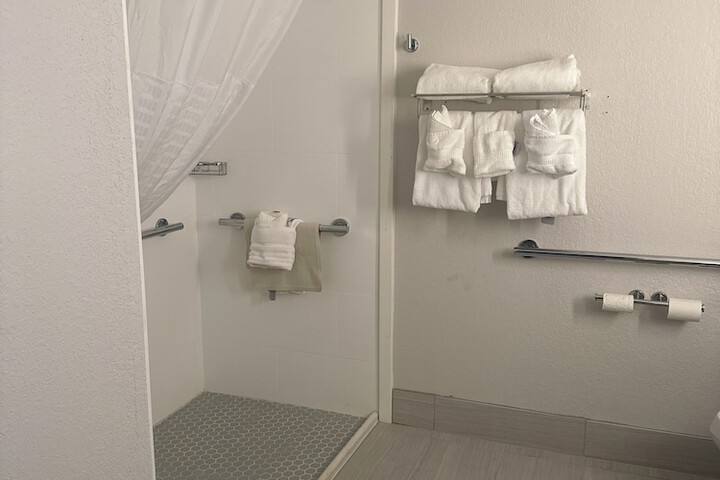Room 10 of 25