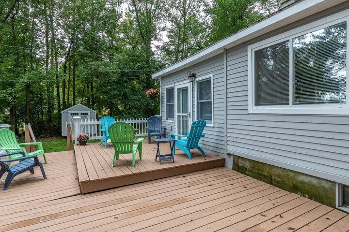 Cozy Colchester Cabin near Lake by RedAwning