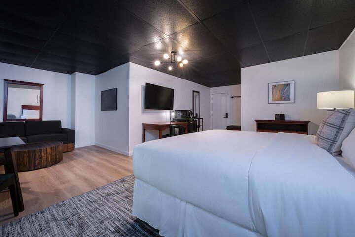 Room 37 of 40