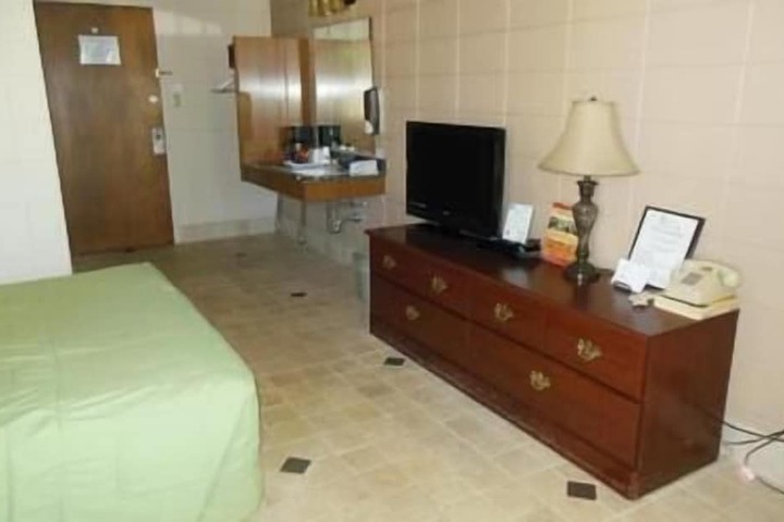 Room 7 of 10