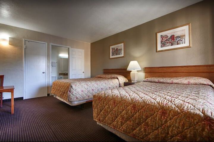 Room 11 of 18
