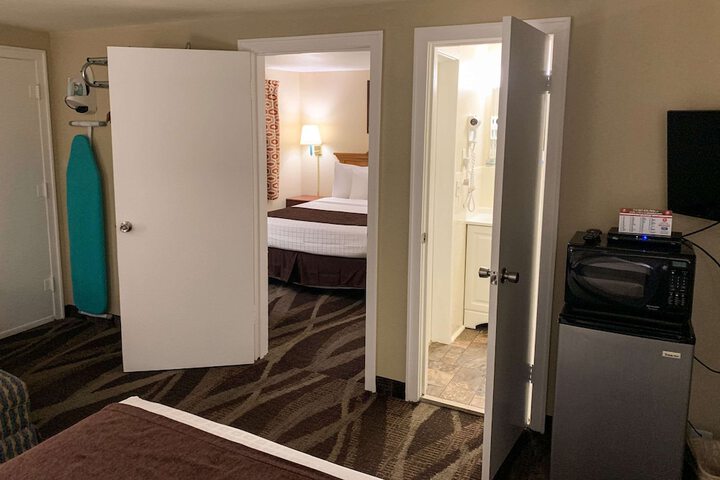 Room 4 of 44