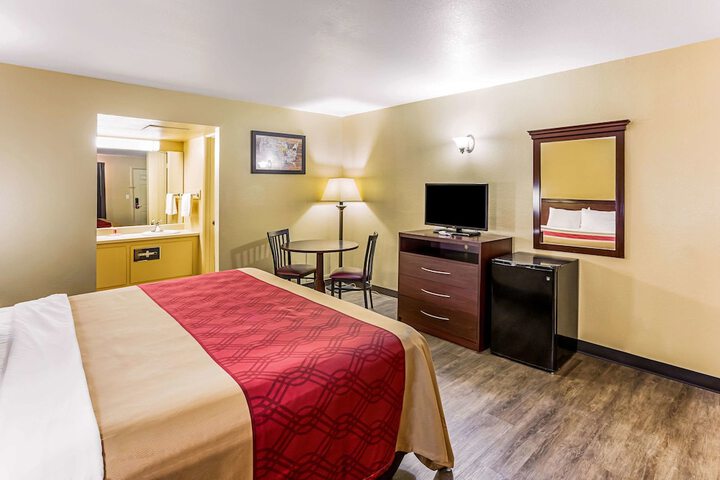 Room 8 of 31