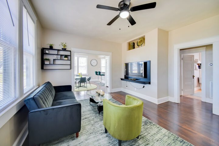 Waterfront Portsmouth Apt: 1 / 2 Mi to Dtwn & Ferry