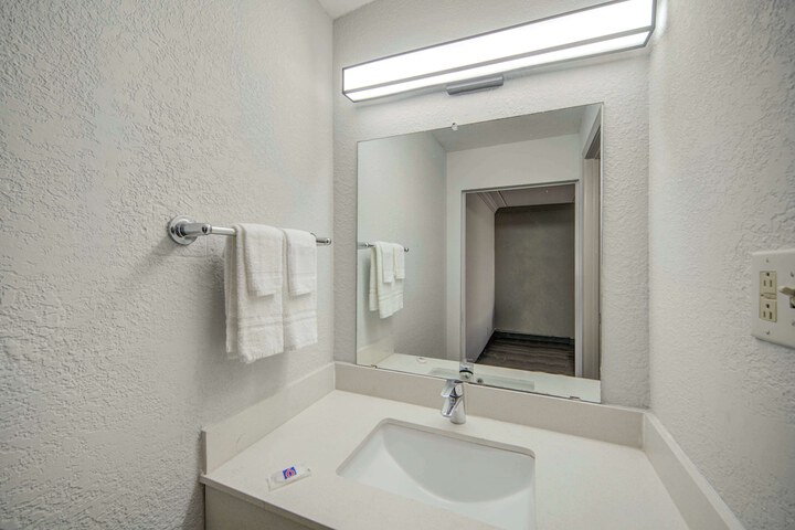 Room 8 of 25