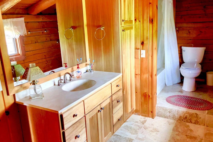 Majestic Vista Mountainside Cabin