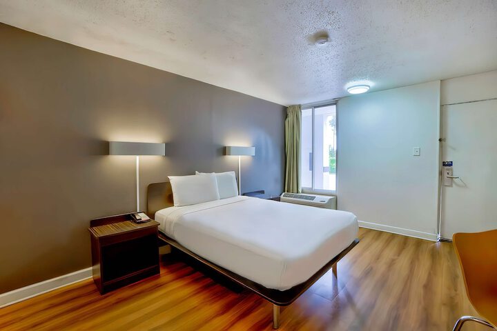 Room 13 of 40