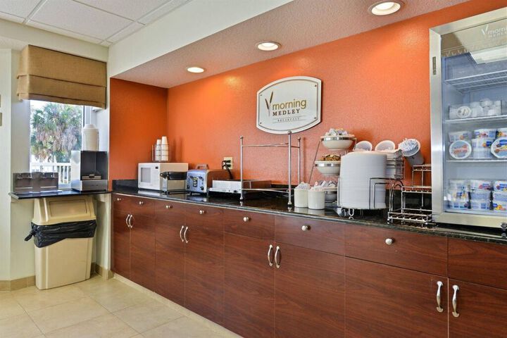 SLEEP INN & SUITES RIVERFRONT