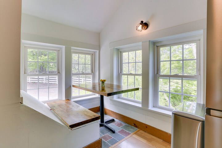 Quaint Goshen Apartment w / Patio!