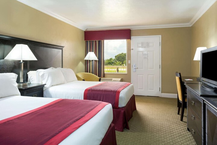 Room 9 of 16