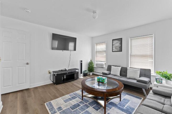 17-19Cozy & Spacious 6BR home in Malden with window AC and free parking