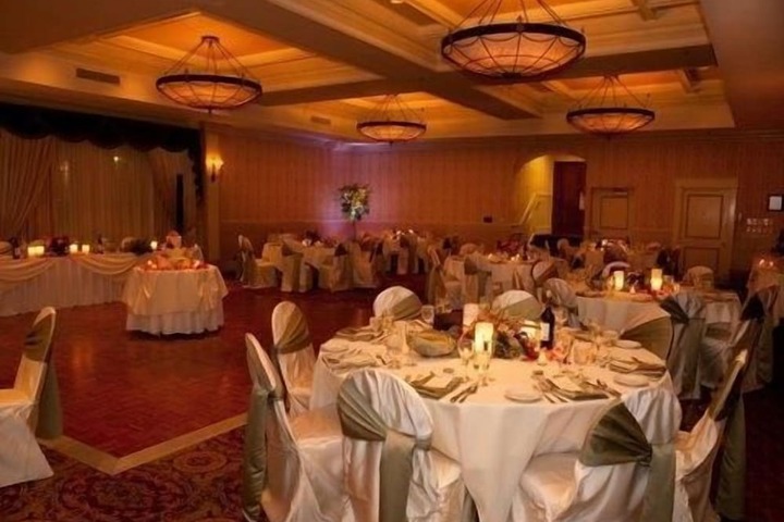 Ballroom/Hall 30 of 34