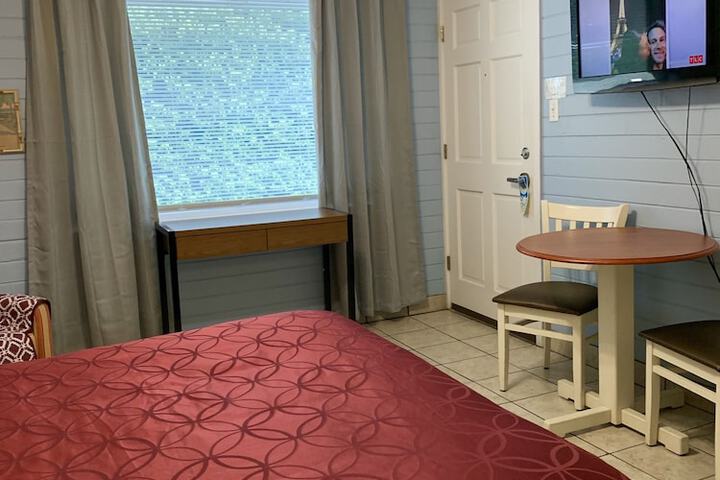 Room 64 of 79