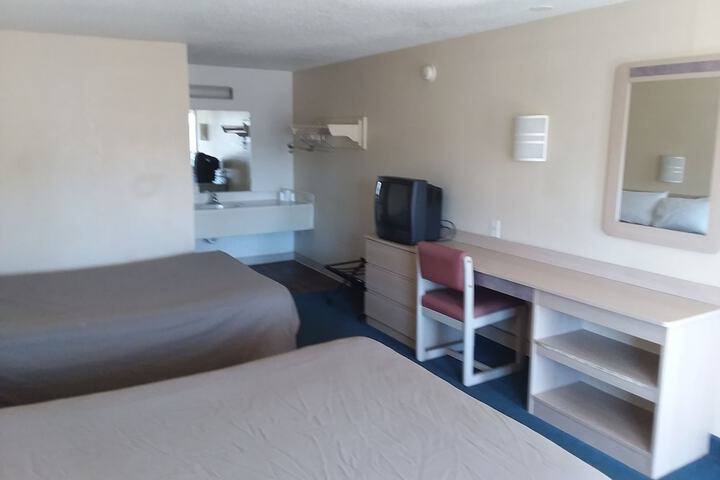 Room 11 of 19