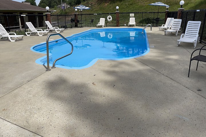 Pool 8 of 26